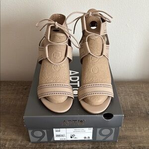 Apt. 9 Women's Tan Heeled Sandals